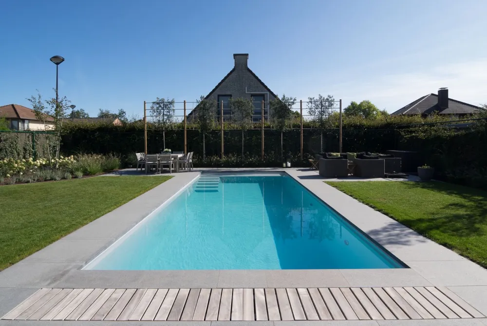 Fertiggestellter PoolFab-Pool im Sommer, Bild 3