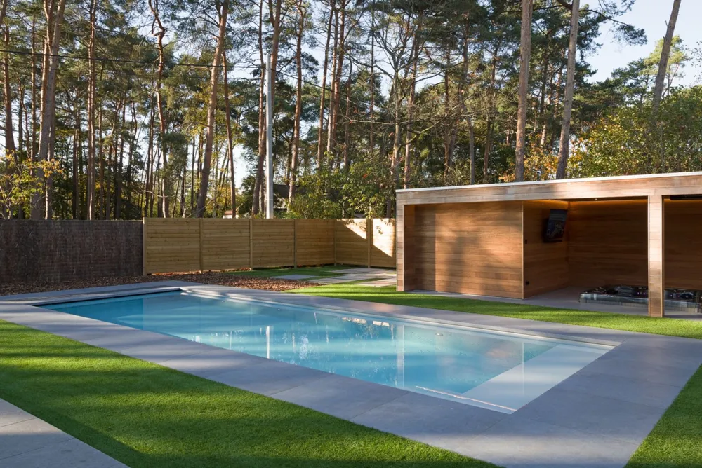 Fertiggestellter PoolFab-Pool im Sommer, Bild 5