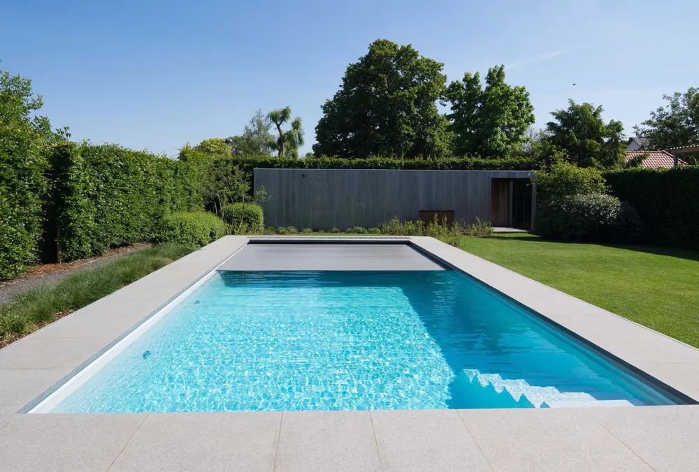 Fertiggestellter PoolFab-Pool im Sommer, Bild 6