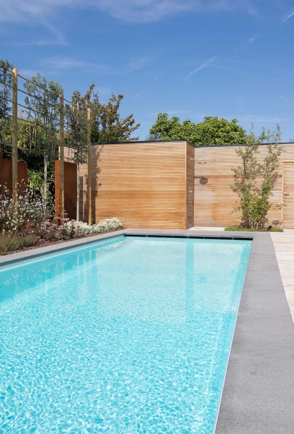 Fertiggestellter PoolFab-Pool im Sommer, Bild 9