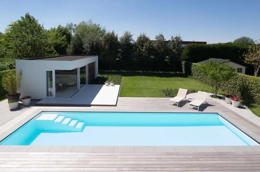 Fertiggestellter PoolFab-Pool im Sommer, Bild 11