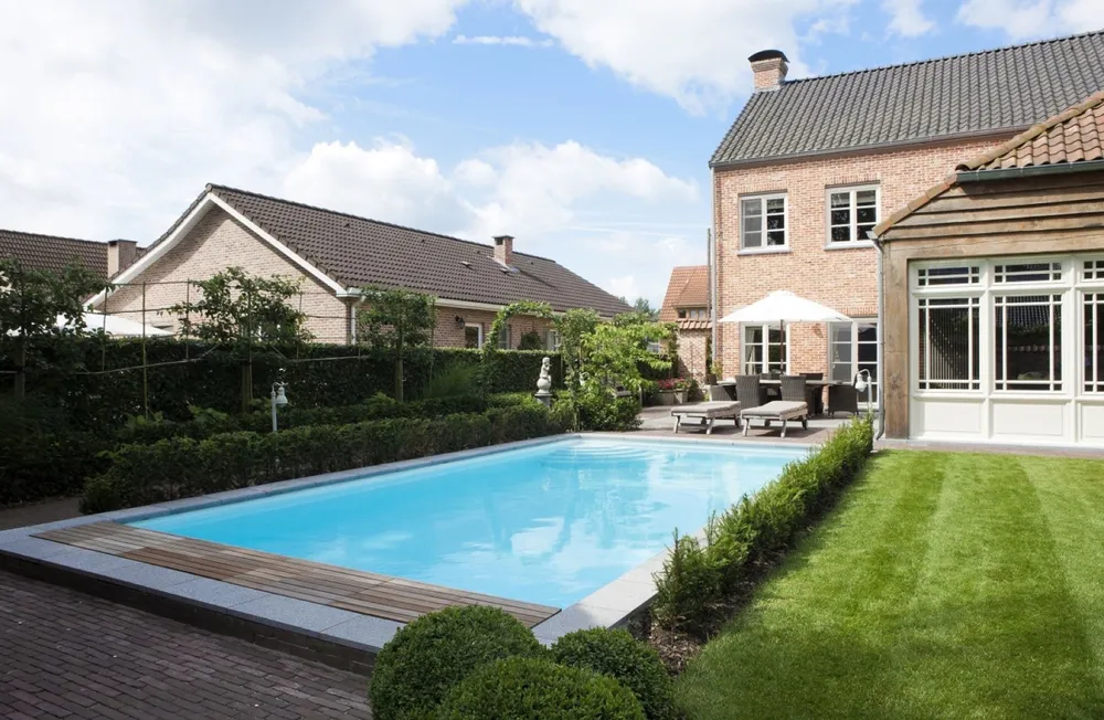 Fertiggestellter PoolFab-Pool im Sommer, Bild 18