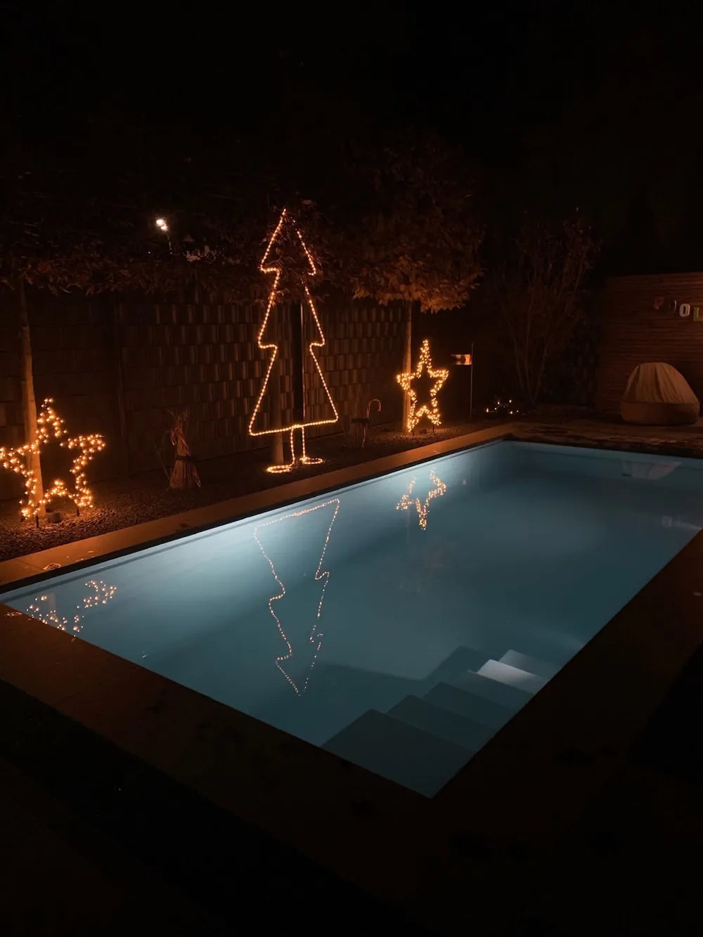 Fertiggestellter PoolFab-Pool im Sommer, Bild 19