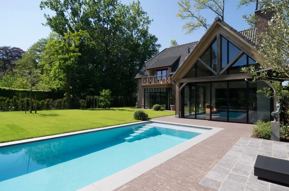 Fertiggestellter PoolFab-Pool im Sommer, Bild 22
